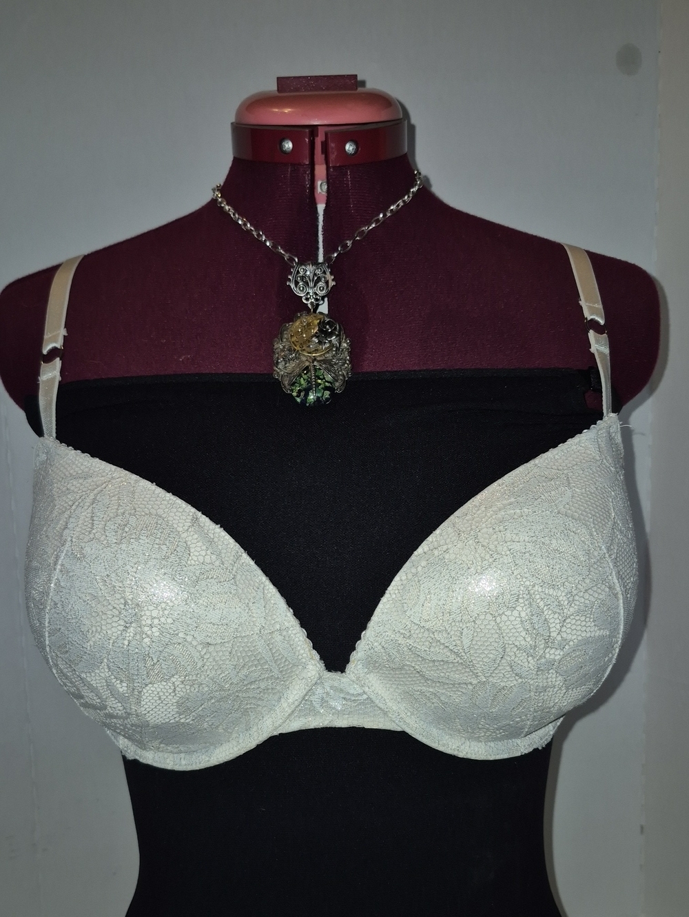 VICTORIA SECRET Women's Lace Push-Up Bra in Cream 32DDD